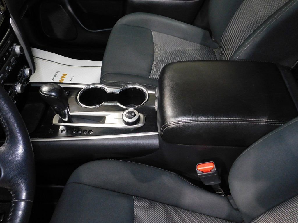 Used 2018 Nissan Pathfinder SV image 33