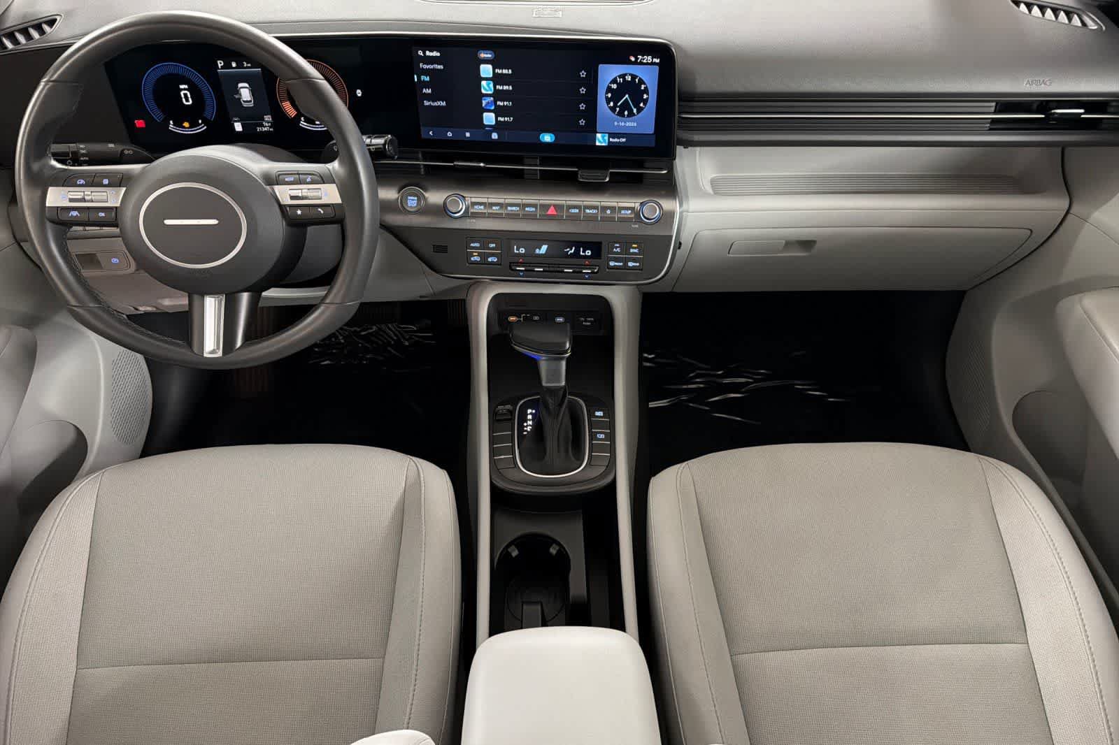 Used 2024 Hyundai Kona SEL FWD image 3