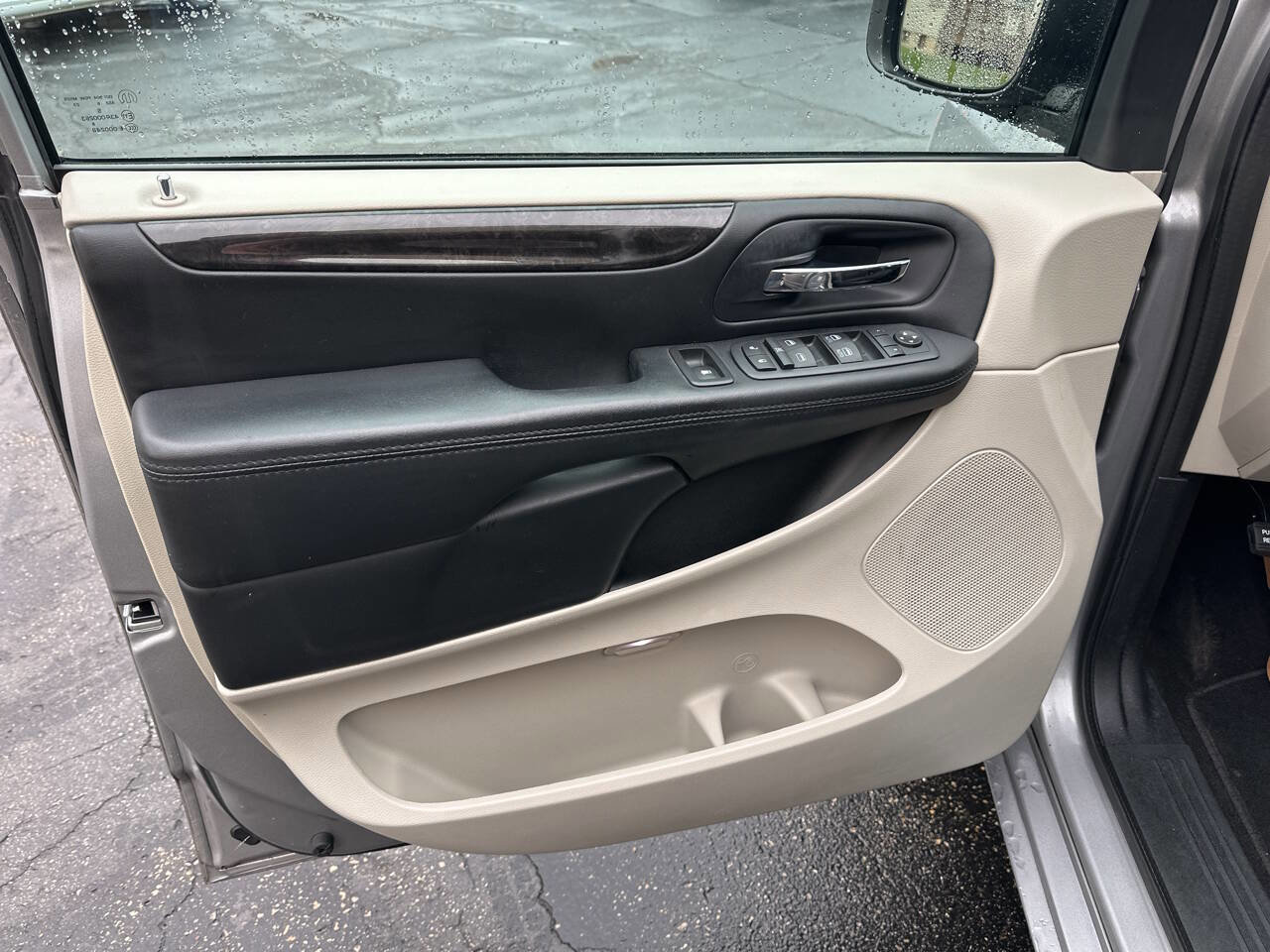 Used 2017 Dodge Grand Caravan SE w/ Power Window Group image 15