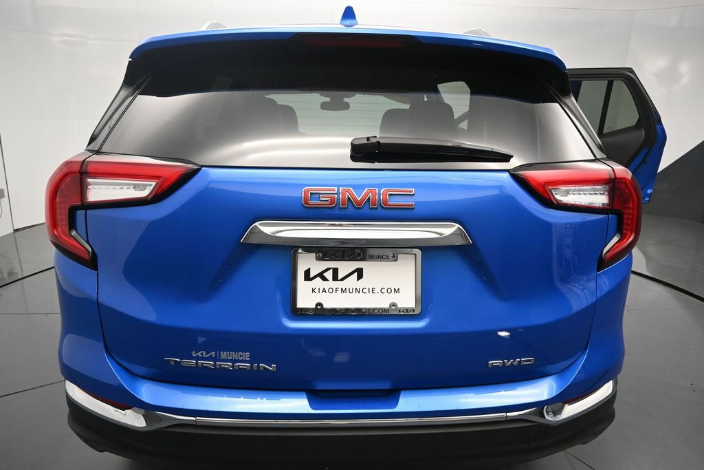 Used 2024 GMC Terrain SLT AWD/4WD image 9