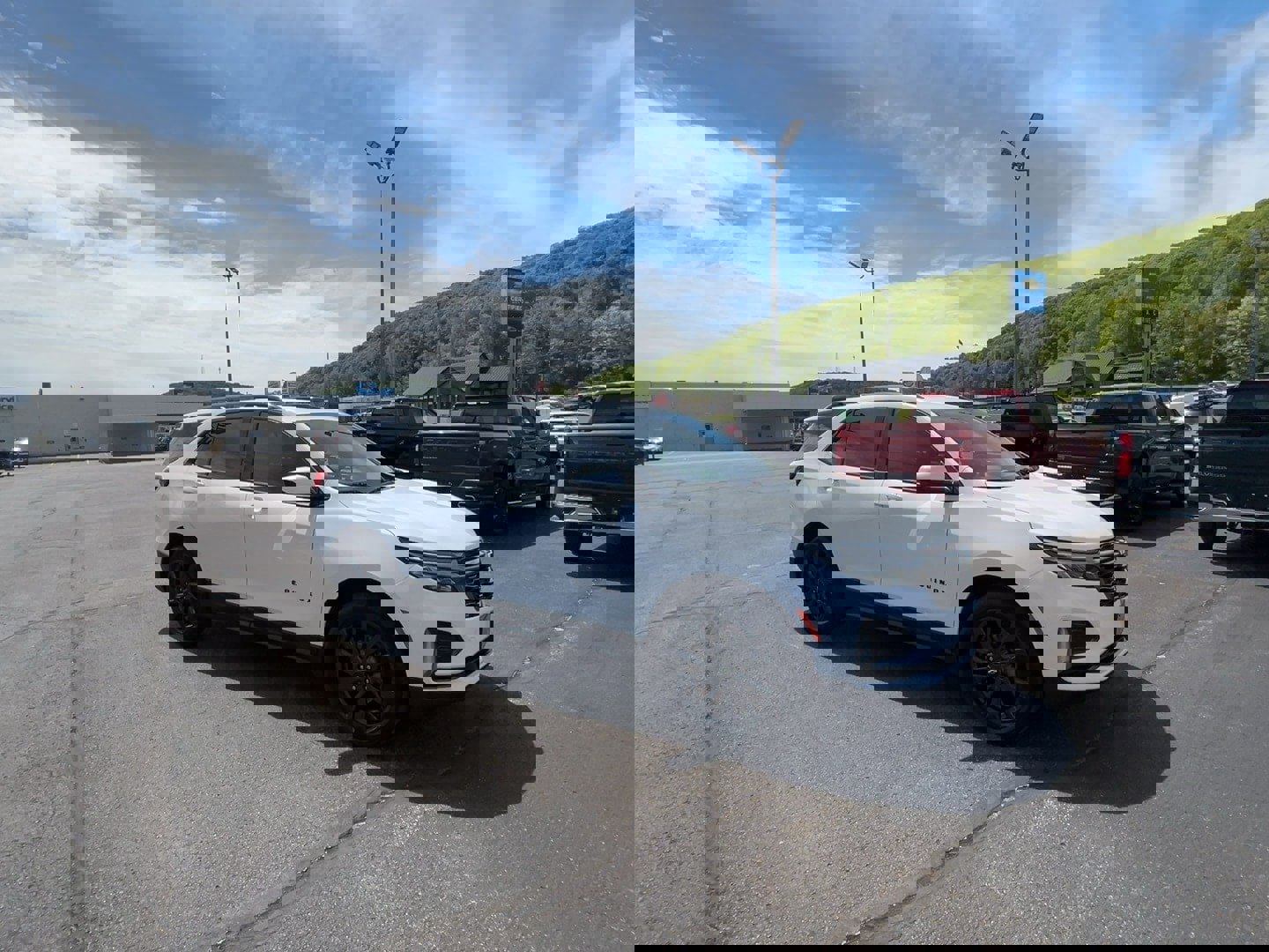 Used 2023 Chevrolet Equinox RS image 1