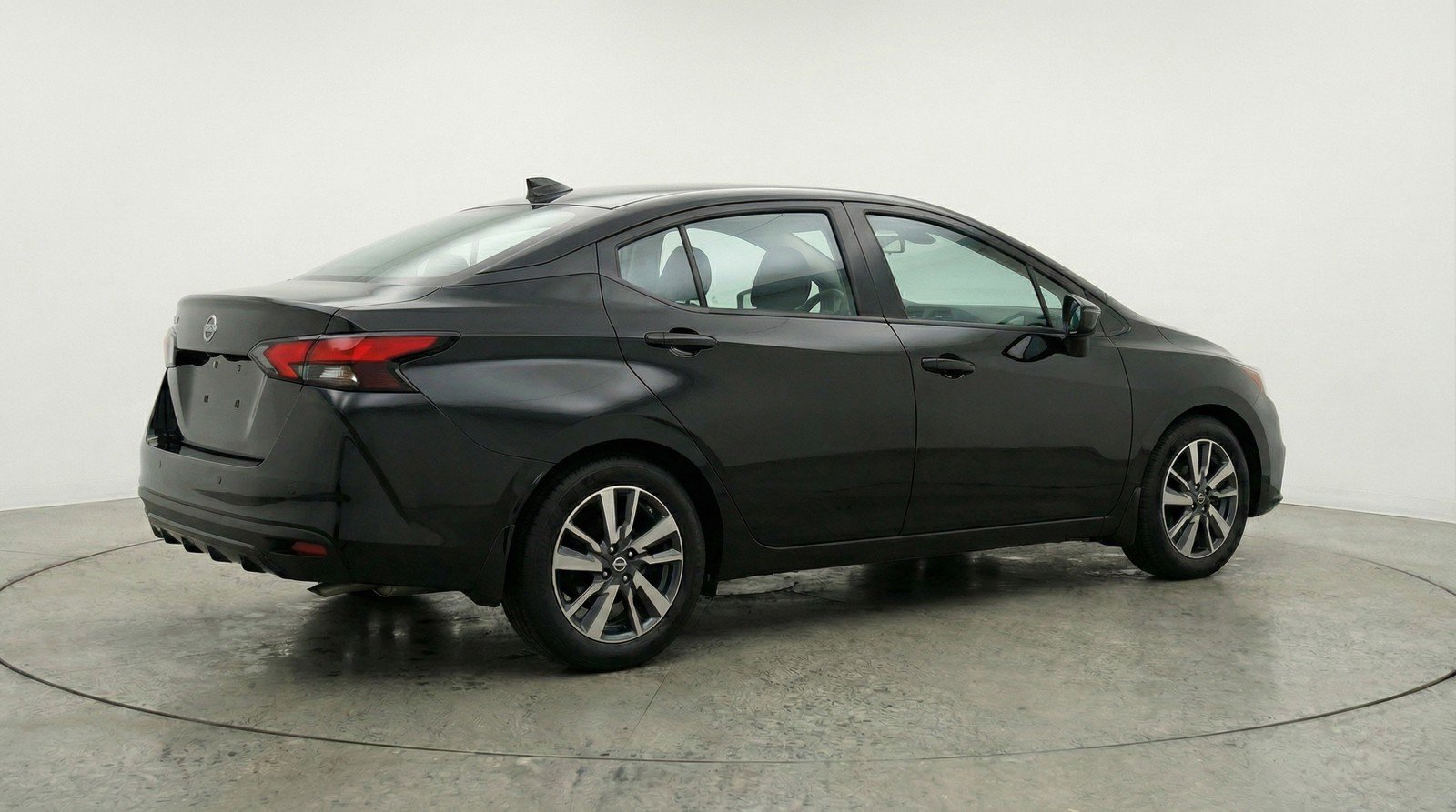 Used 2025 Nissan Versa SV image 9