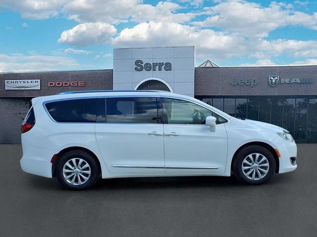 Used 2018 Chrysler Pacifica Touring-L Plus FWD image 8