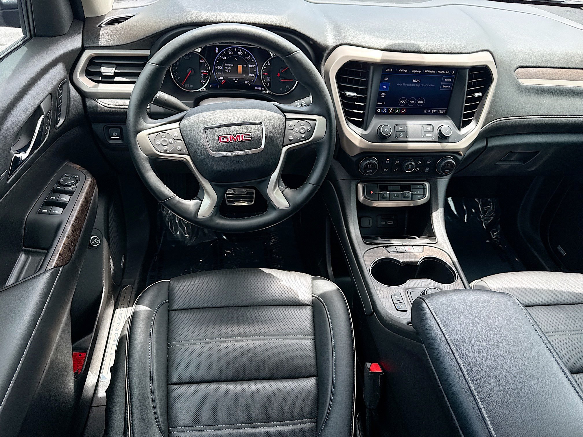 Used 2023 GMC Acadia Denali w/ Black Diamond Edition FWD image 17