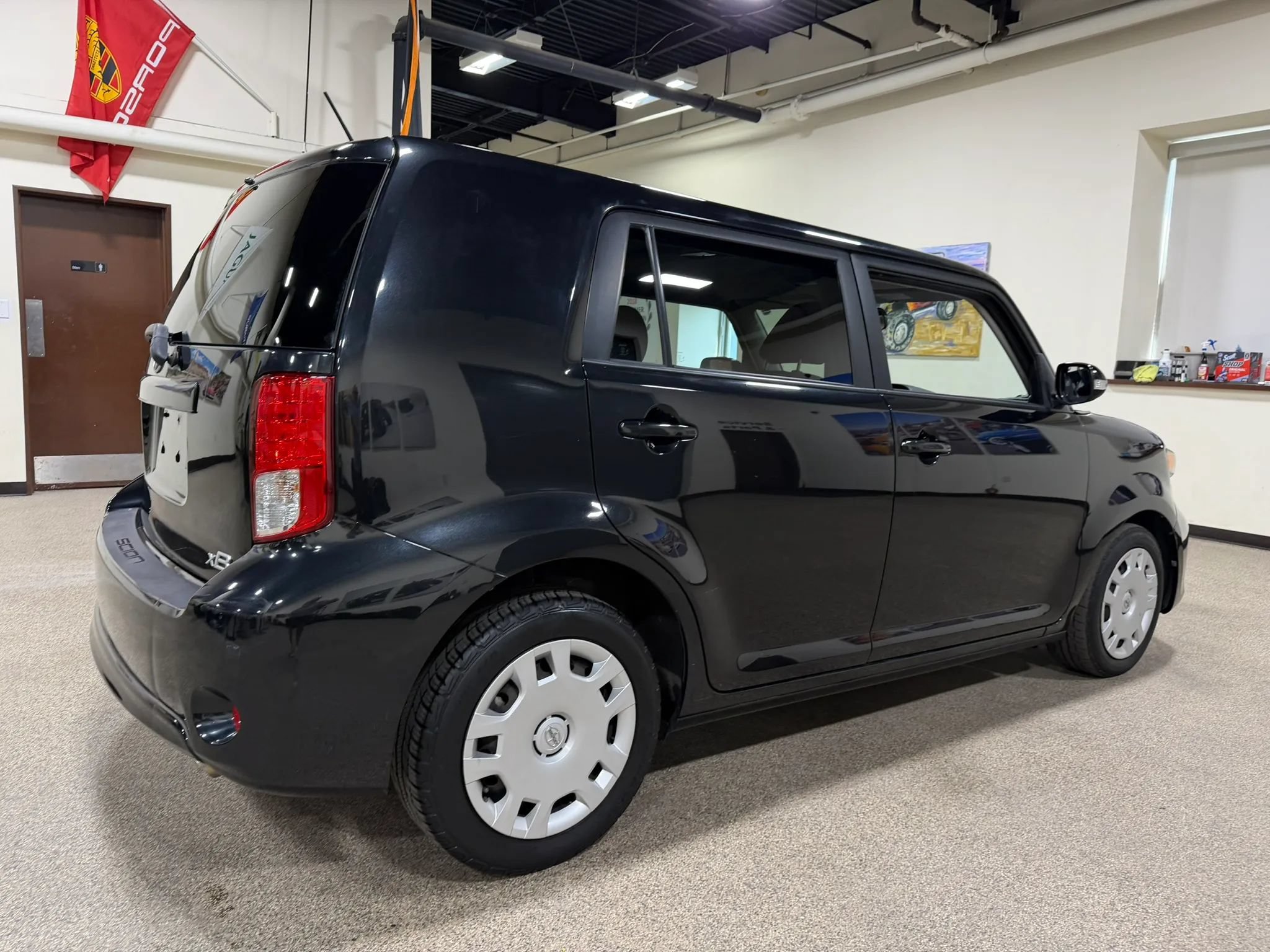 Used 2015 Scion xB FWD image 16