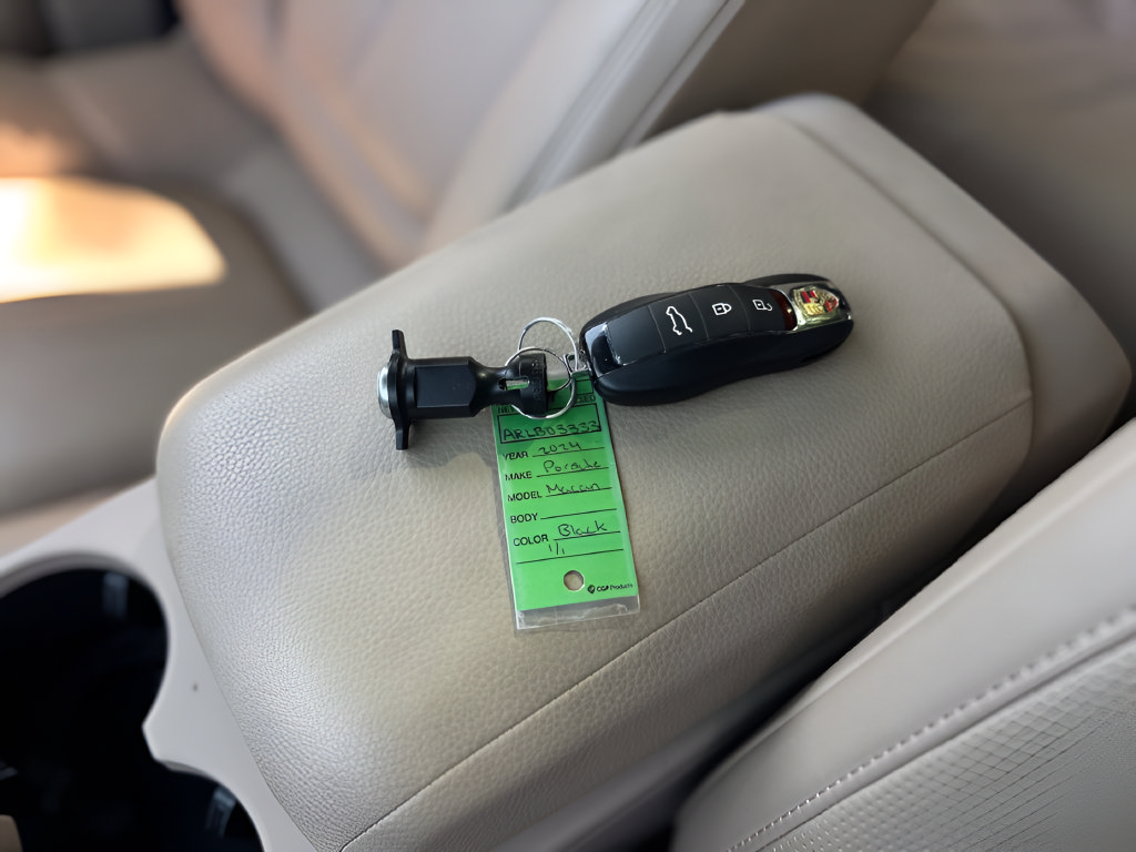 Used 2024 Porsche Macan Turbo AWD/4WD image 25