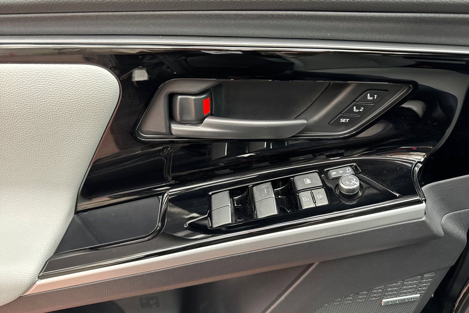 Used 2024 Subaru Solterra Touring image 14