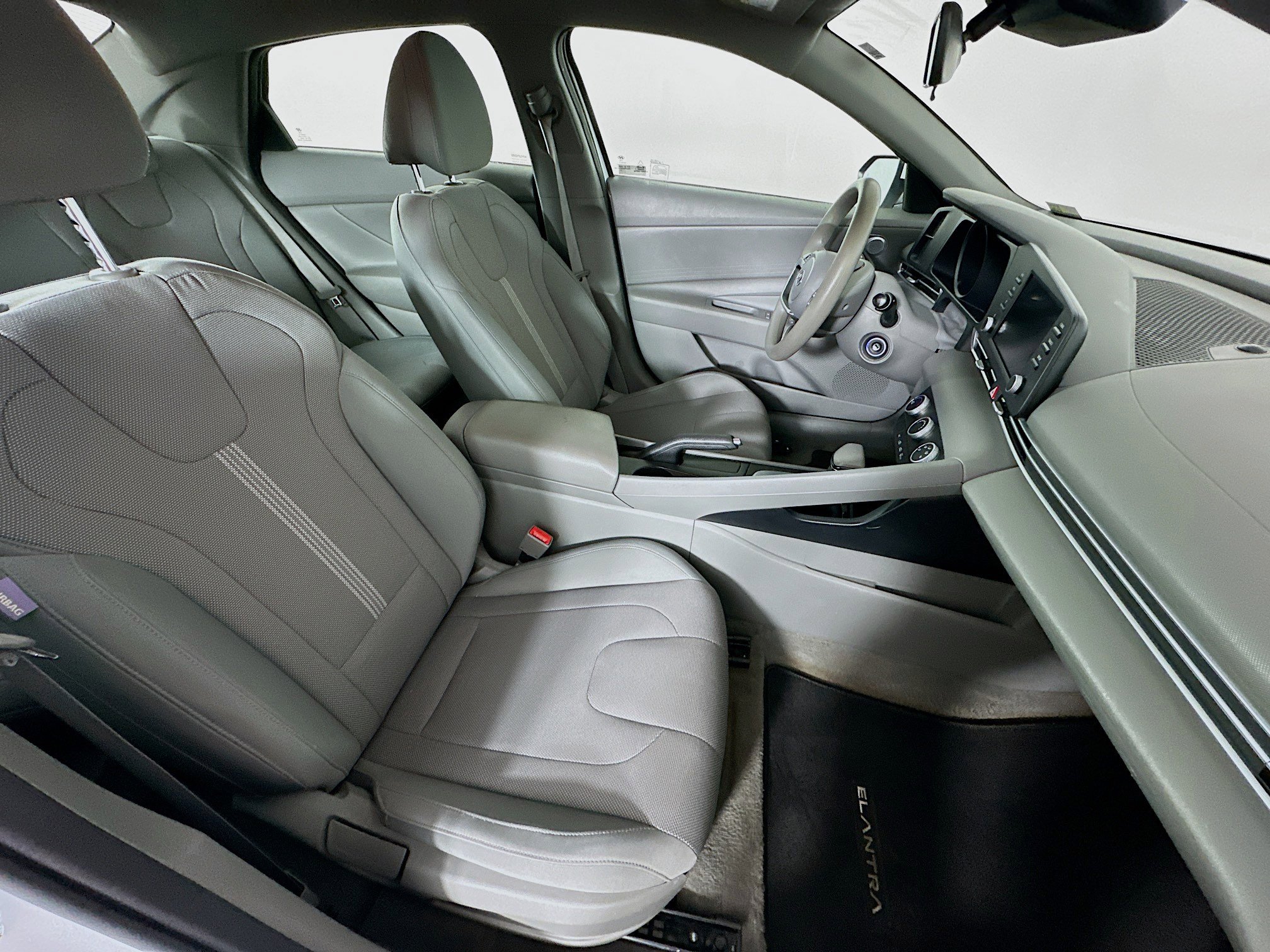 Used 2021 Hyundai Elantra SE image 29