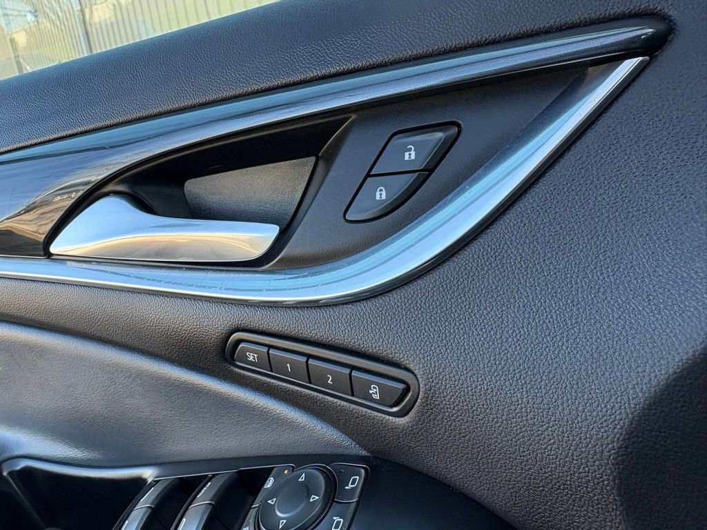 Used 2024 Buick Enclave Premium image 22