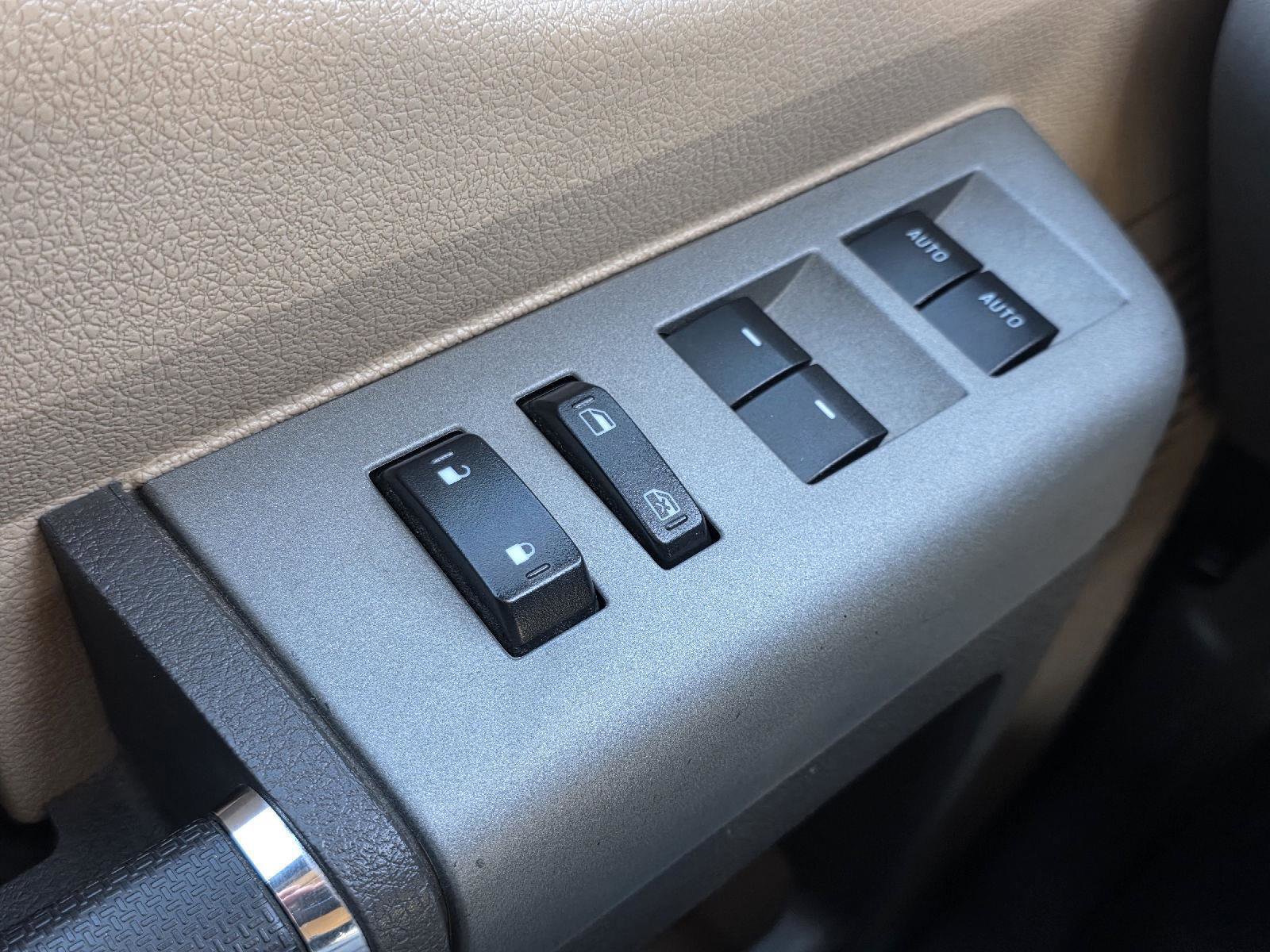 Used 2014 Ford F250 Lariat w/ Lariat Interior Package image 9