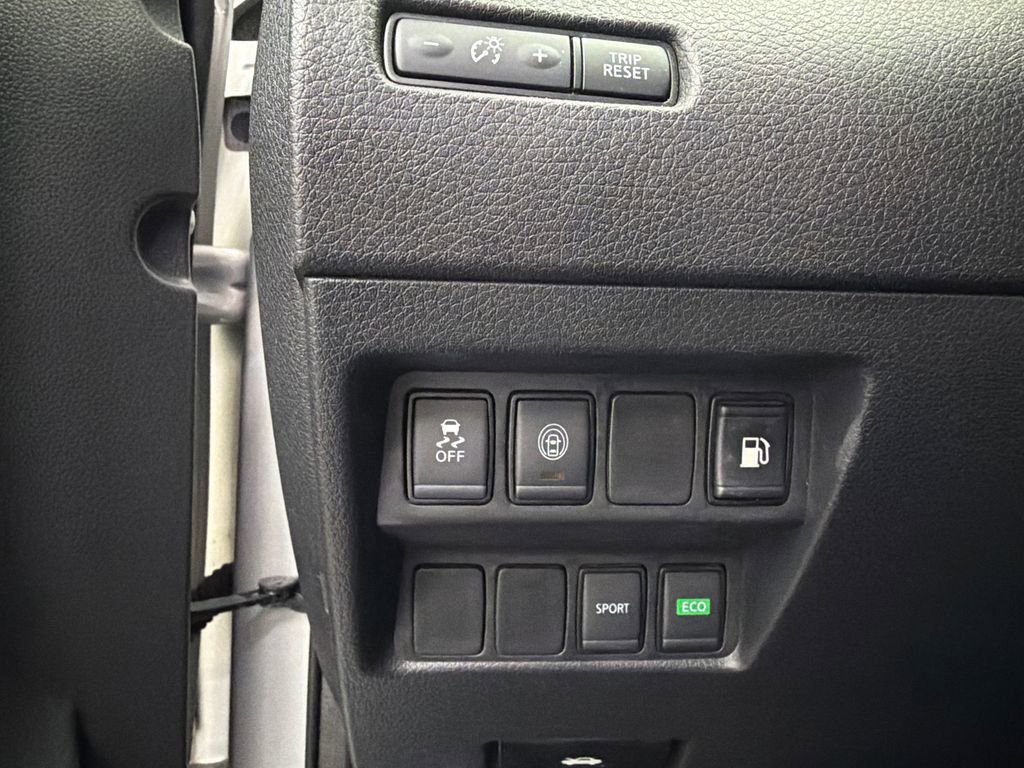 Used 2019 Nissan Rogue S image 31