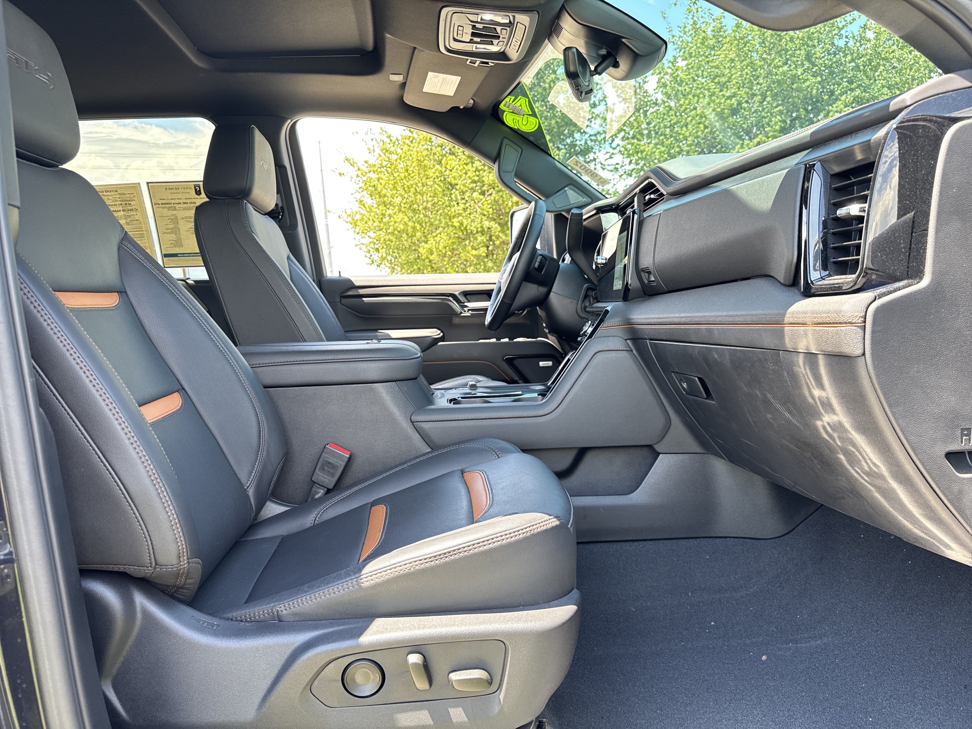 Used 2025 GMC Sierra 3500 AT4 w/ AT4 Premium Plus Package AWD/4WD image 21