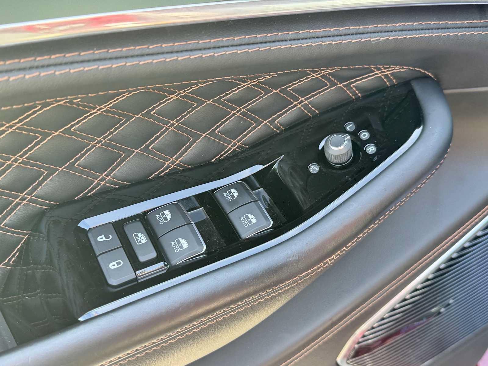 Used 2025 Jeep Grand Cherokee Summit AWD/4WD image 7