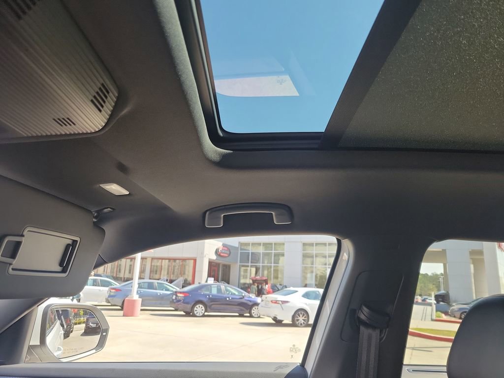 Used 2024 Volkswagen Atlas Cross Sport SEL Premium R-Line image 18