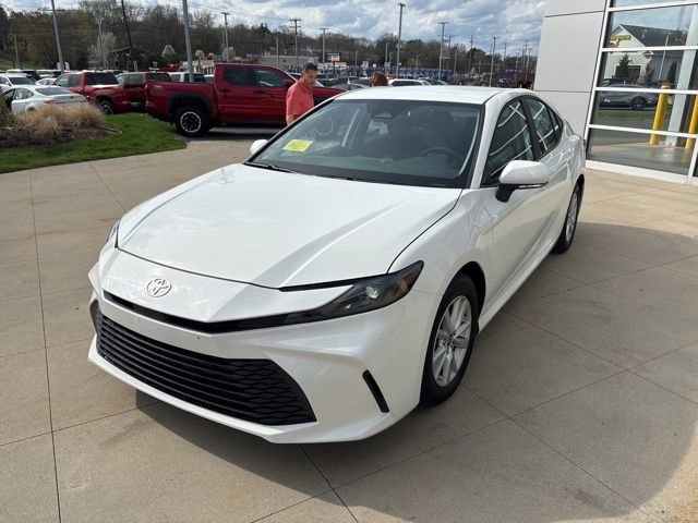 Used 2025 Toyota Camry LE FWD image 3