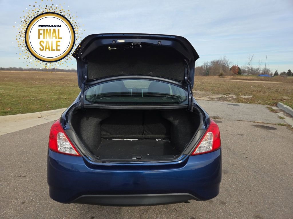 Used 2019 Nissan Versa SV image 21