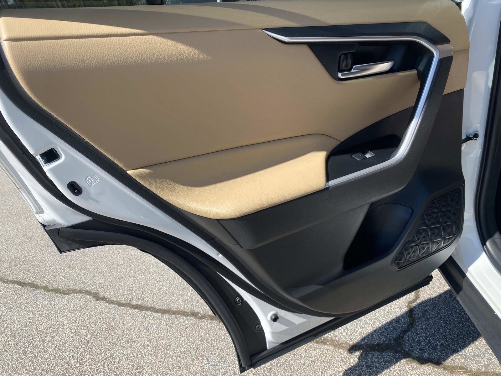 Used 2023 Toyota RAV4 XLE Premium image 18