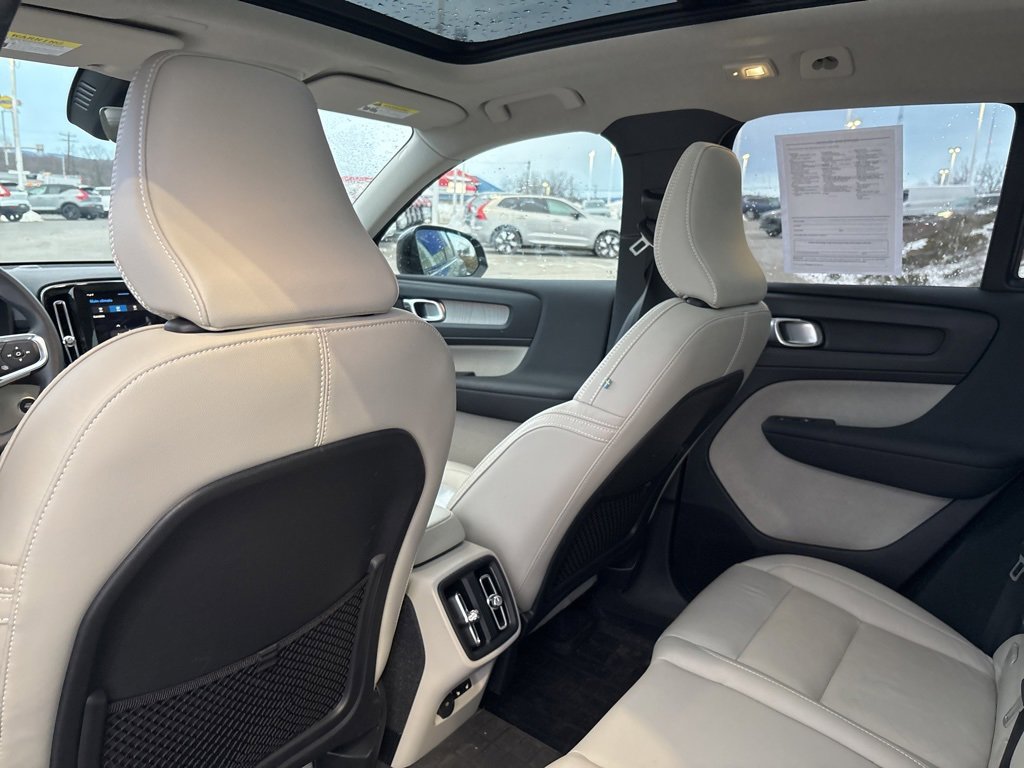 Certified 2023 Volvo XC40 B5 Plus w/ Protection Package Premier image 30