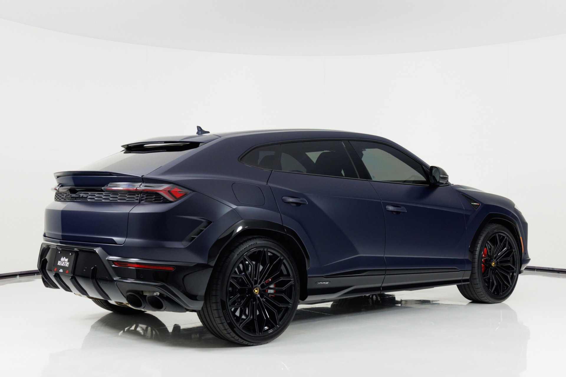 Used 2025 Lamborghini Urus SE AWD/4WD image 3