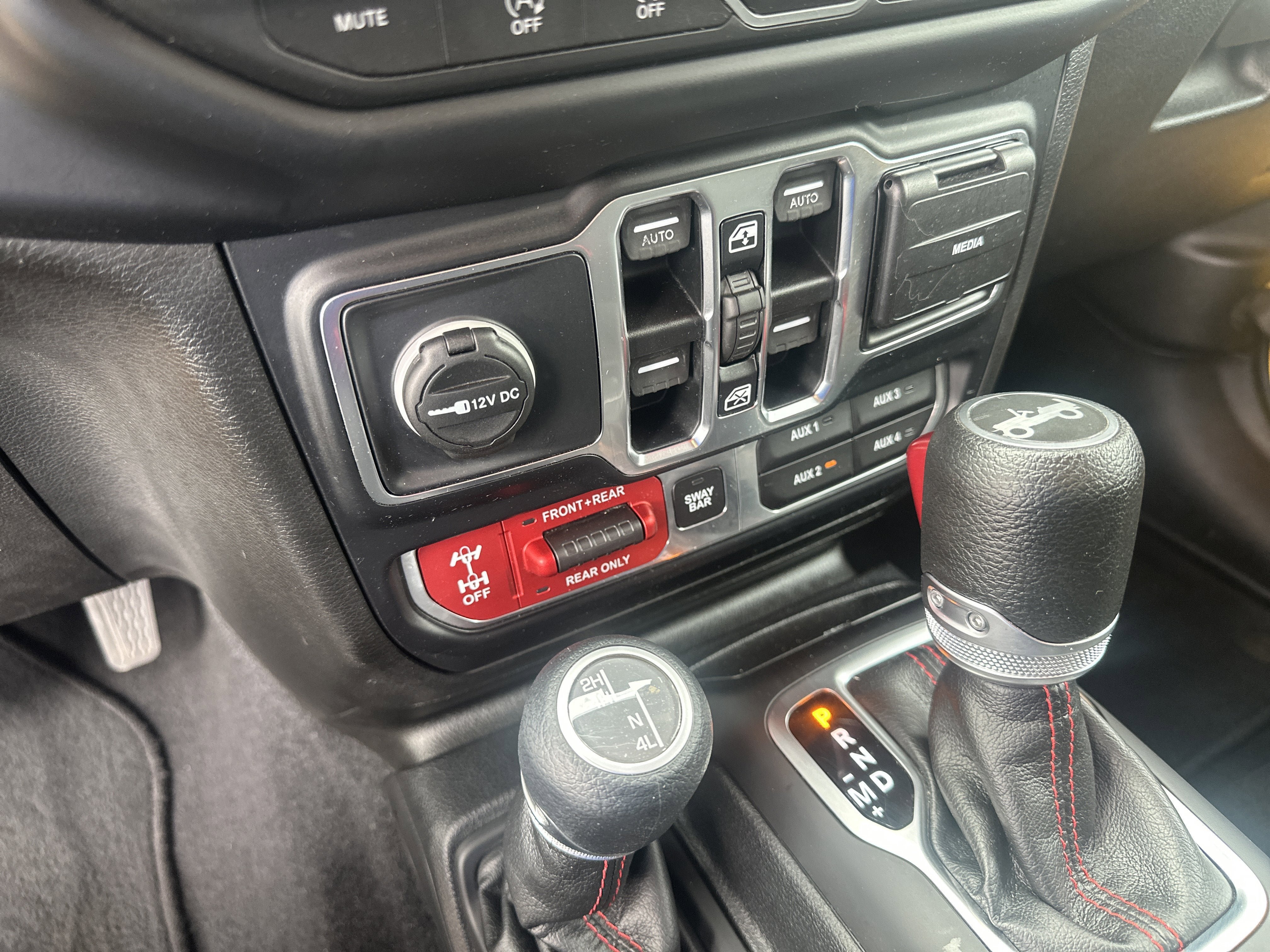 Used 2019 Jeep Wrangler Unlimited Rubicon w/ Cold Weather Group AWD/4WD image 36