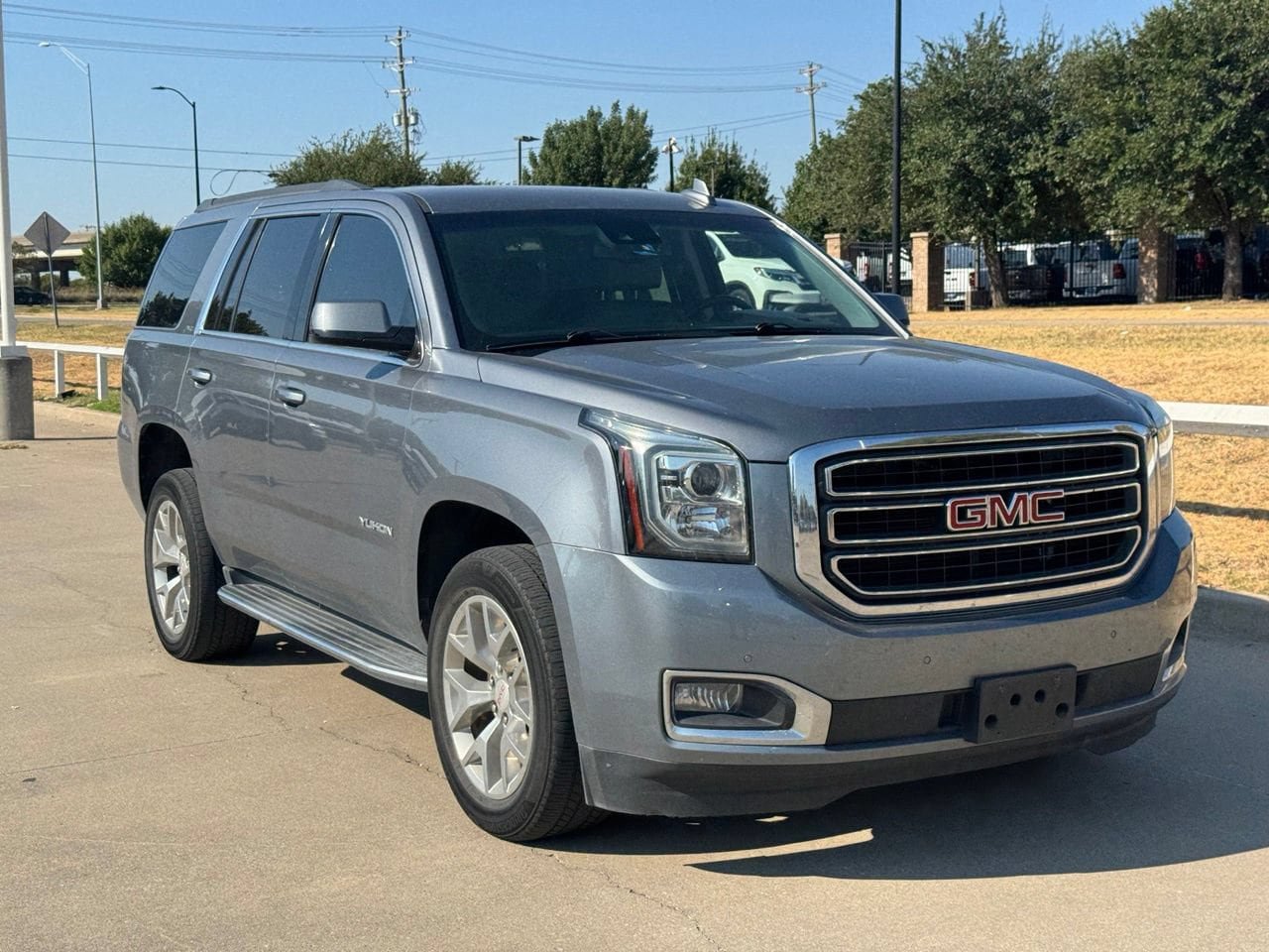 Used 2019 GMC Yukon SLT RWD image 1