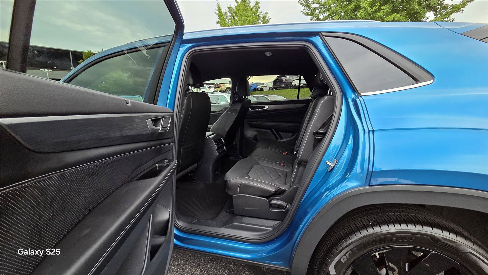 Certified 2024 Volkswagen Atlas Cross Sport SE w/ Black Wheel Package AWD/4WD image 27