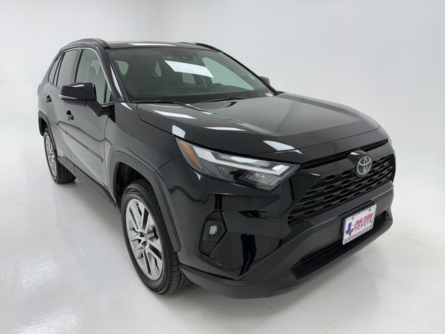 Used 2022 Toyota RAV4 XLE Premium image 2