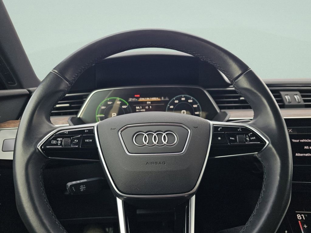 Used 2022 Audi e-tron Premium image 32