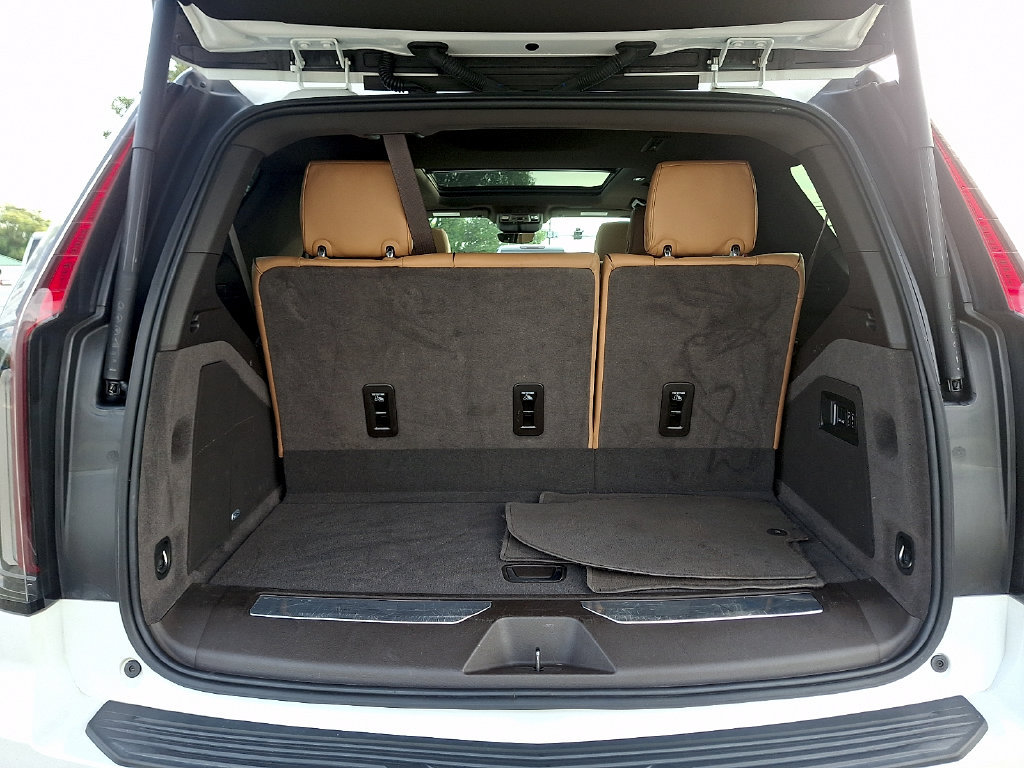 Certified 2021 Cadillac Escalade Premium Luxury w/ Performance Package AWD/4WD image 33