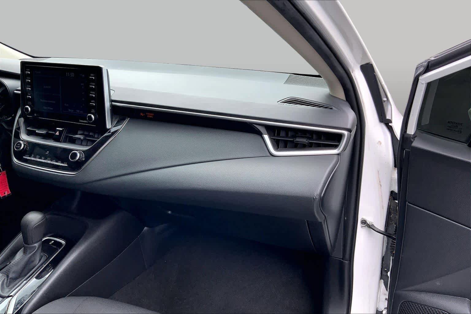 Used 2021 Toyota Corolla LE FWD image 18