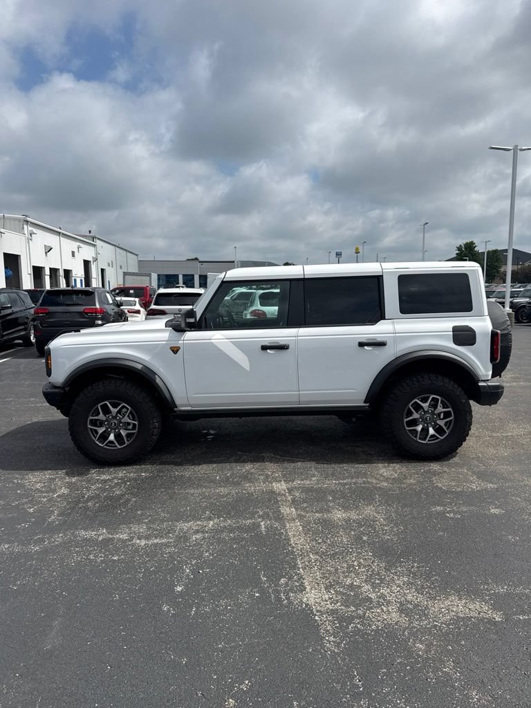 Used 2025 Ford Bronco Badlands AWD/4WD image 3