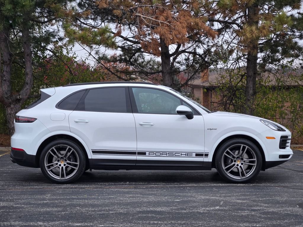 Used 2023 Porsche Cayenne Platinum Edition image 9
