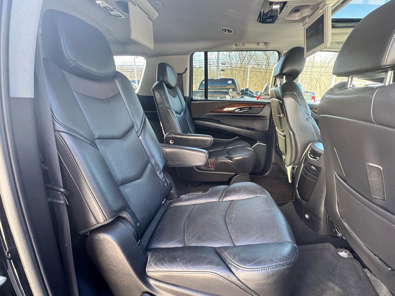 Used 2016 Cadillac Escalade ESV Luxury image 47