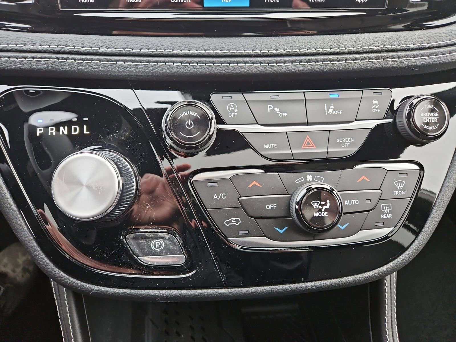 New 2026 Chrysler Pacifica Limited image 27