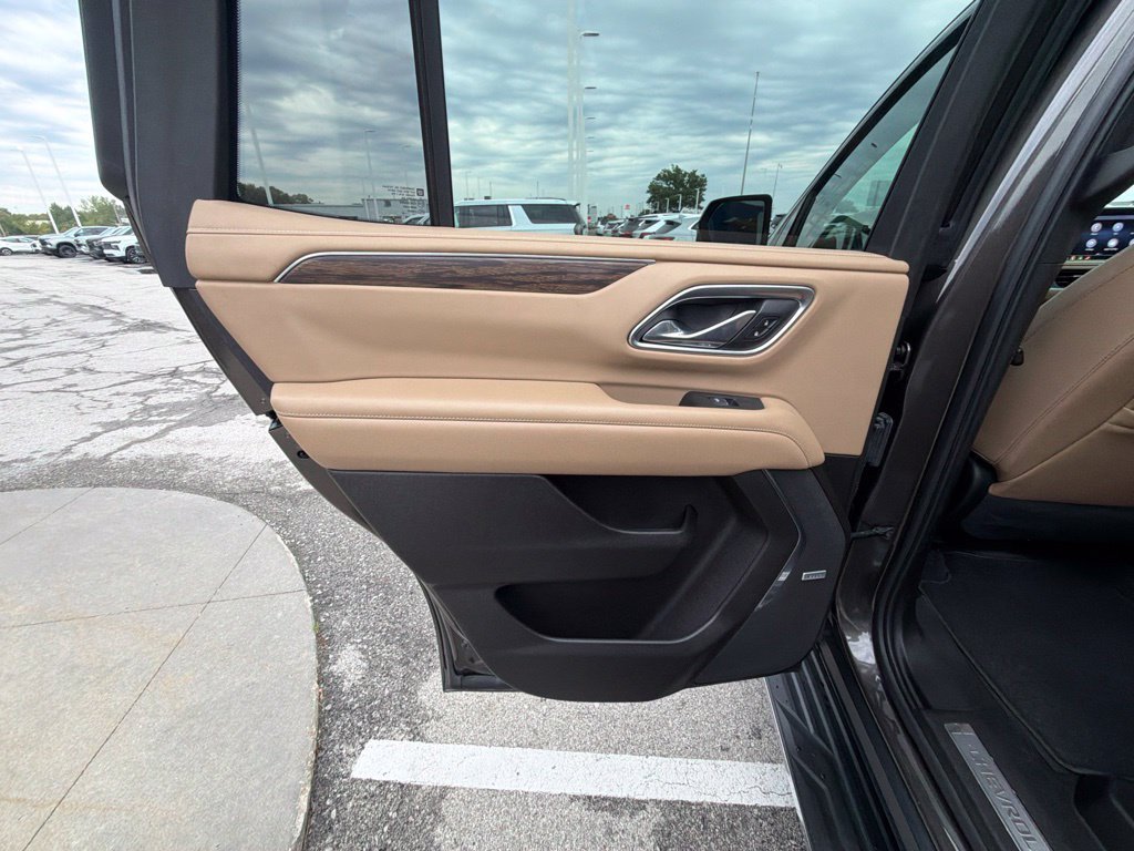 Used 2021 Chevrolet Tahoe Premier w/ Premium Package AWD/4WD image 21