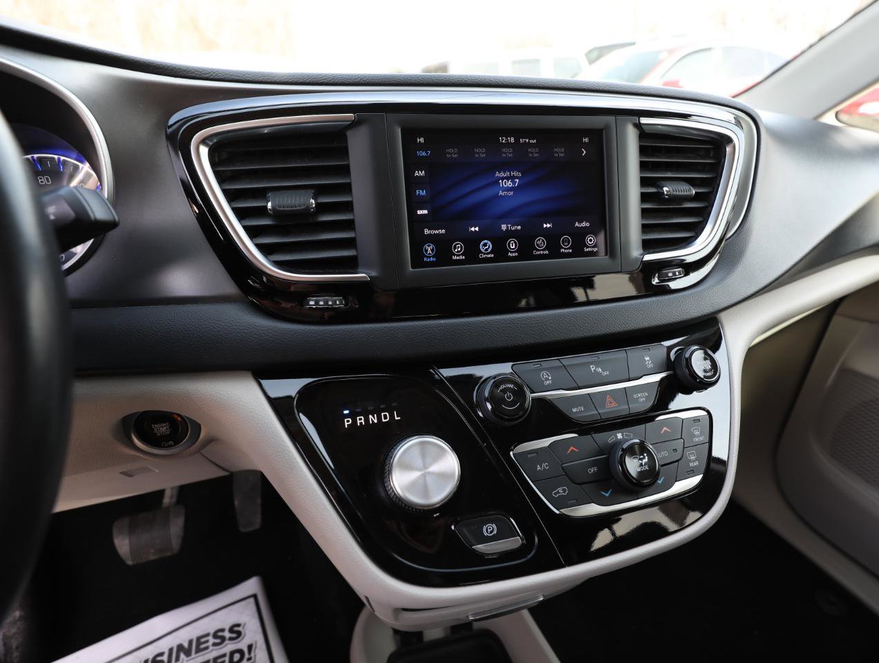 Used 2020 Chrysler Pacifica Touring-L w/ Tire & Wheel Group FWD image 19