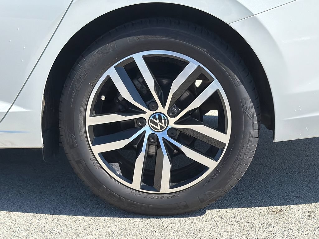 Used 2025 Volkswagen Jetta SE FWD image 30