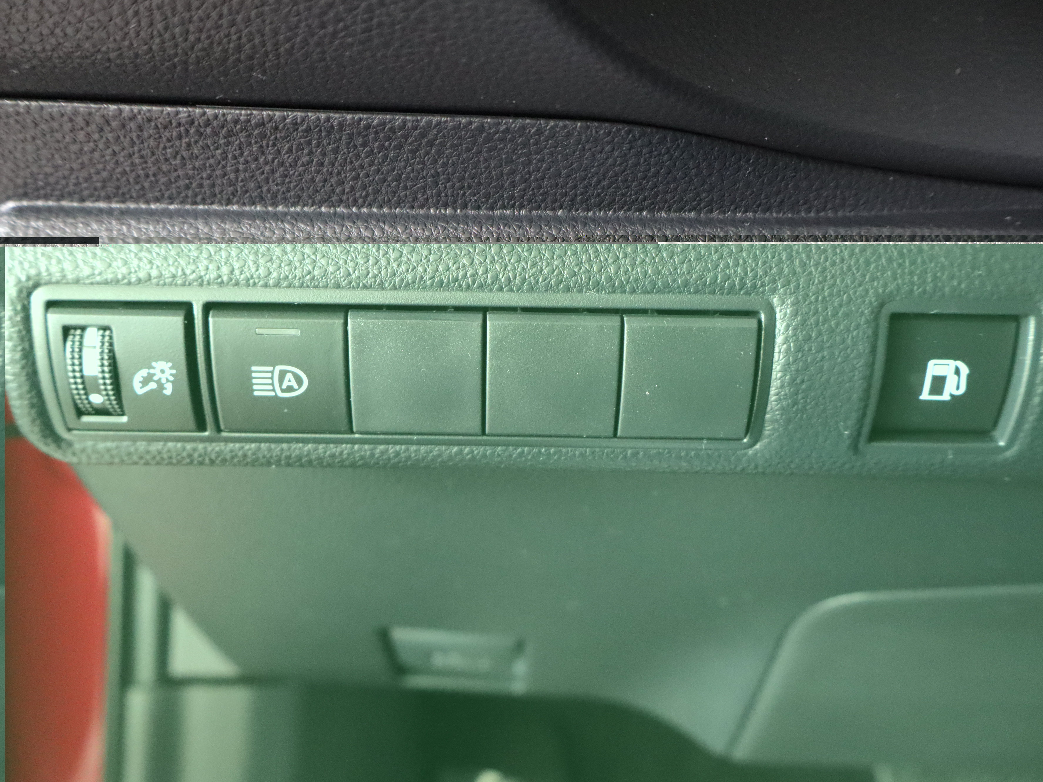 Used 2025 Toyota Corolla LE w/ LE Premium Package FWD image 18