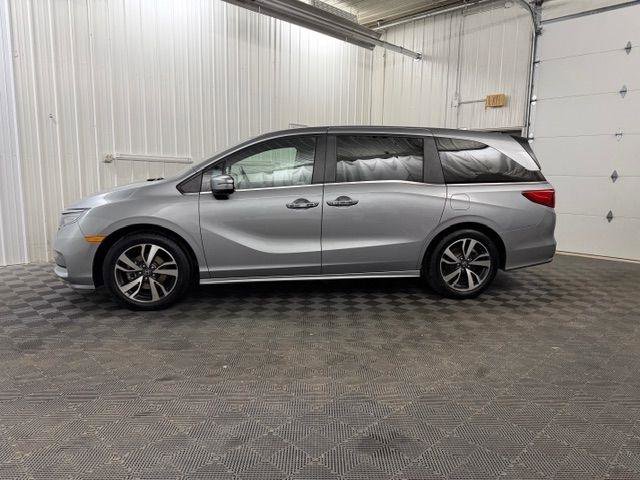 Used 2024 Honda Odyssey Touring image 2