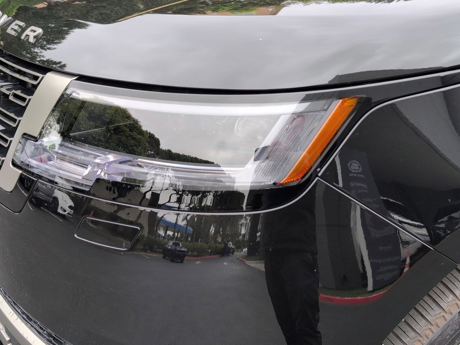 New 2025 Land Rover Range Rover SE image 12