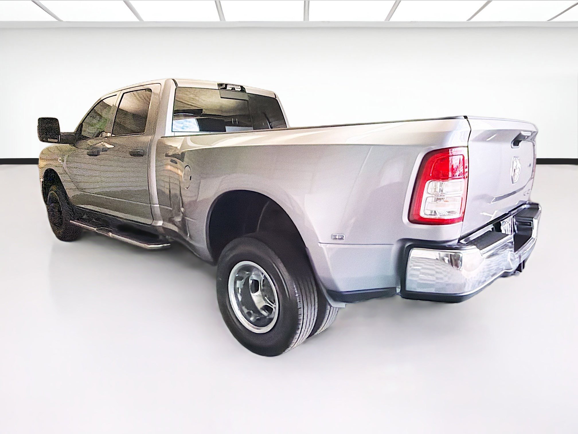 Used 2024 RAM 3500 Tradesman w/ Chrome Appearance Group AWD/4WD image 6