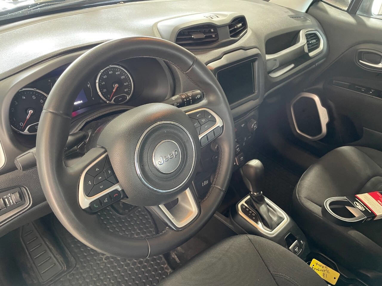 Used 2018 Jeep Renegade Latitude AWD/4WD image 6