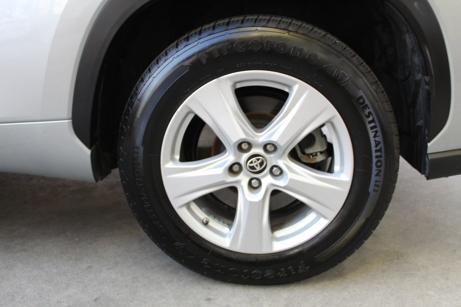 Used 2021 Toyota Highlander L FWD image 40