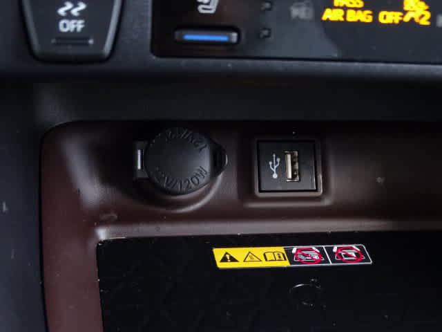 Used 2025 Toyota RAV4 Limited w/ Advanced Technology Package image 32