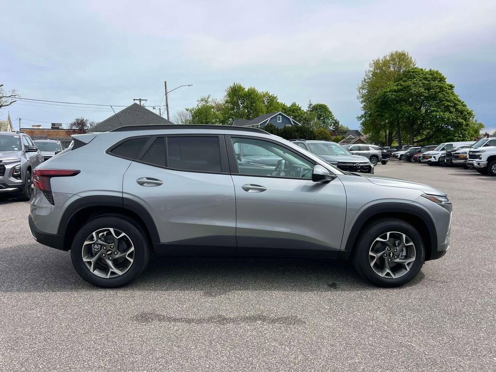 New 2026 Chevrolet Trax LT w/ Driver Confidence Package FWD image 3