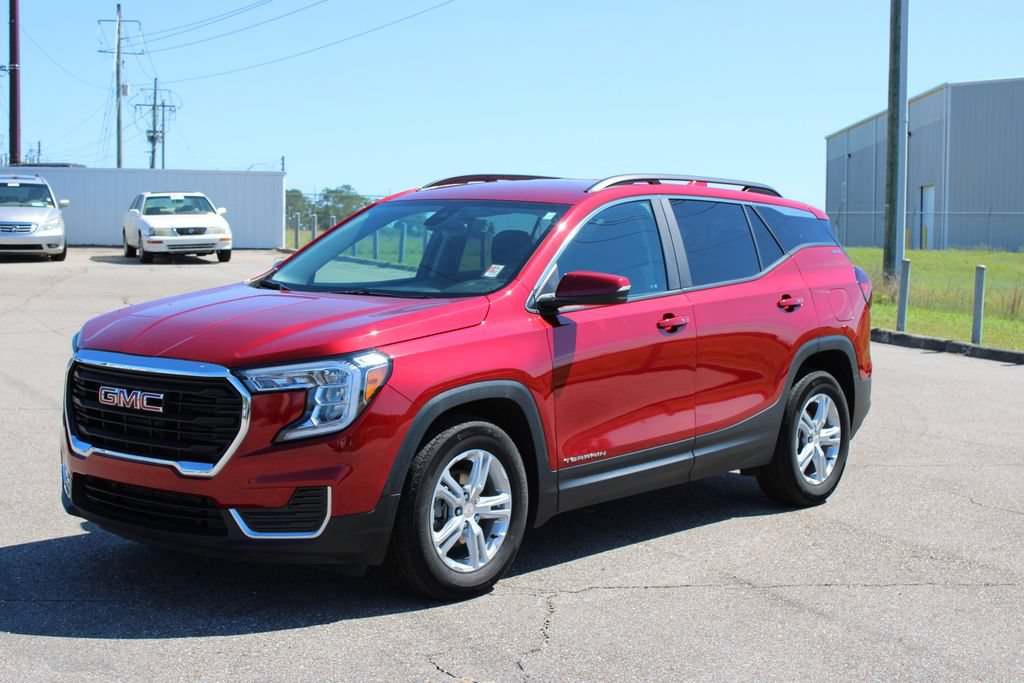 Used 2023 GMC Terrain SLE w/ Driver Convenience Package FWD image 2
