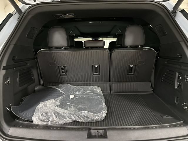 Used 2026 Chevrolet Traverse RS w/ LPO, Floor Liner Package AWD/4WD image 26