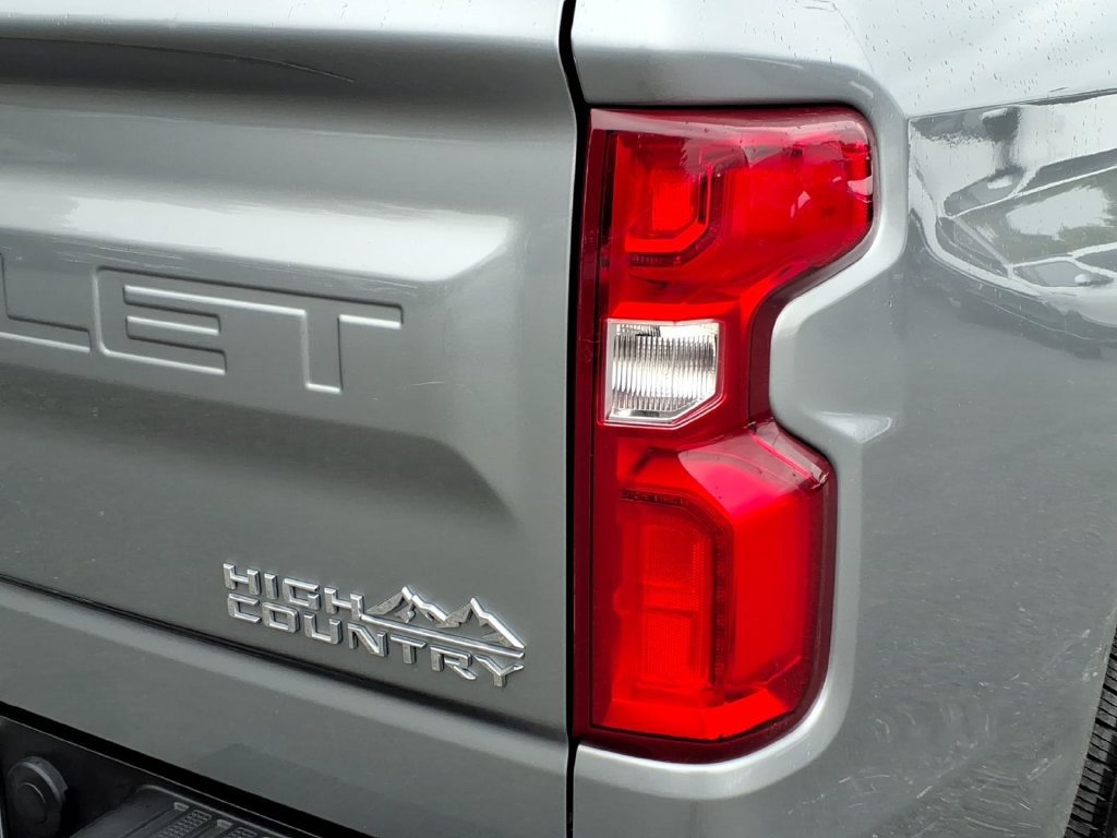 Certified 2023 Chevrolet Silverado 1500 High Country w/ High Country Premium Package AWD/4WD image 7