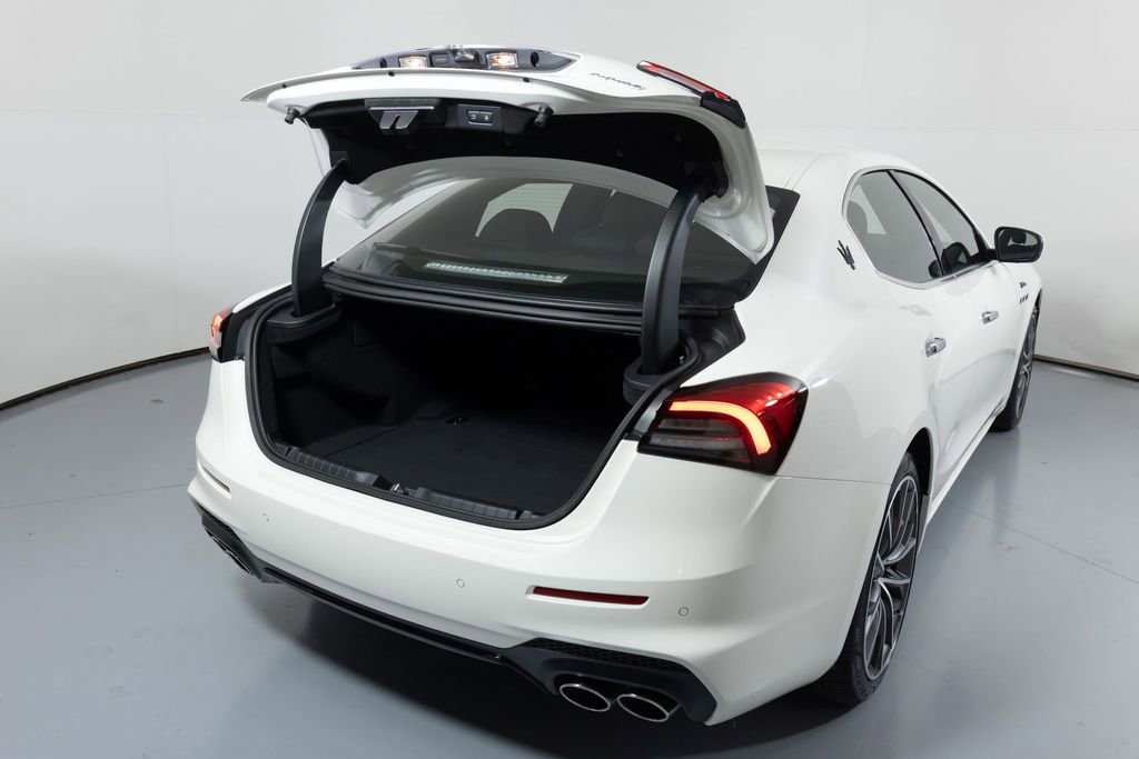Used 2023 Maserati Ghibli Modena image 10