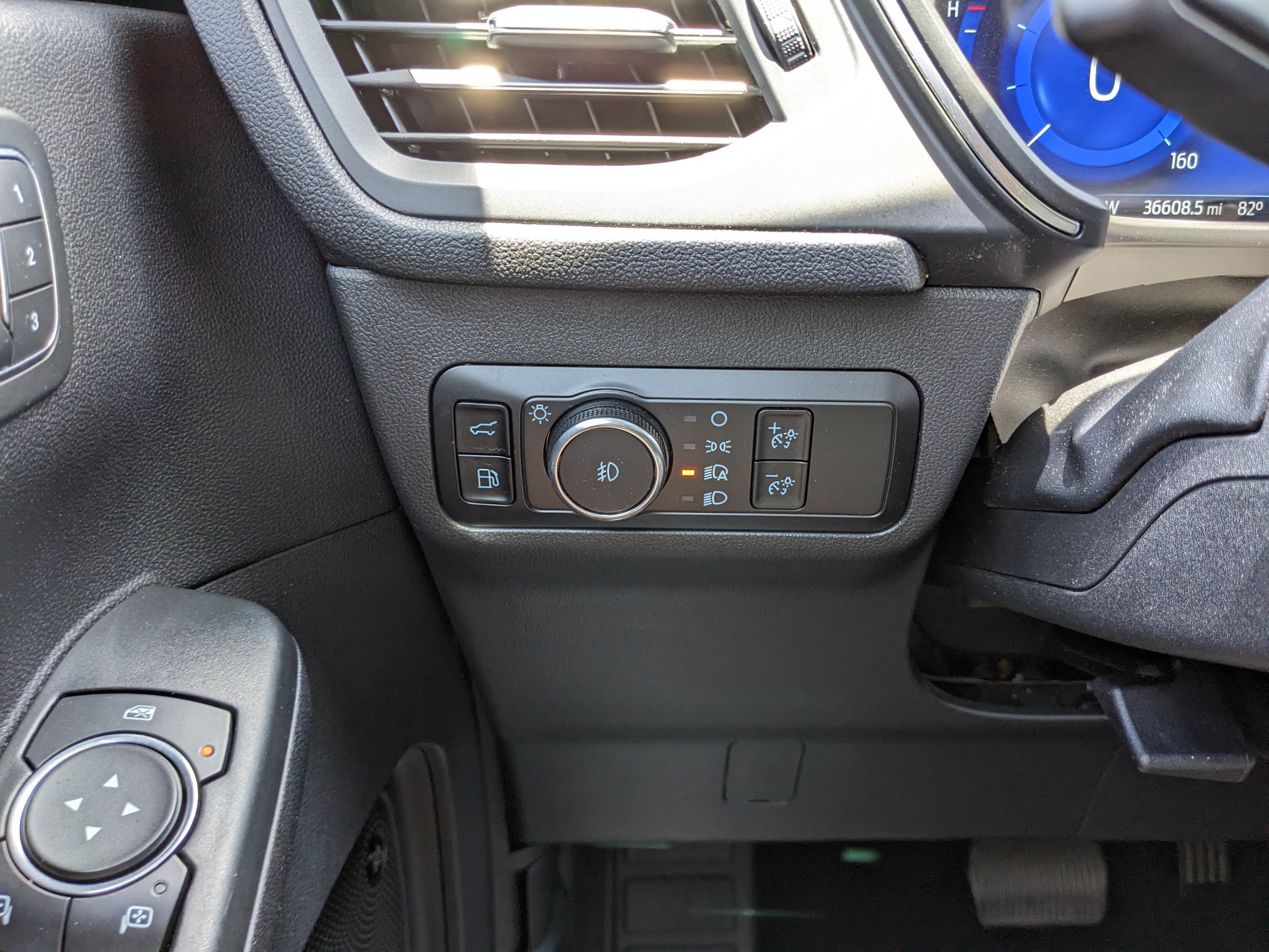 Used 2021 Ford Escape Titanium FWD image 35